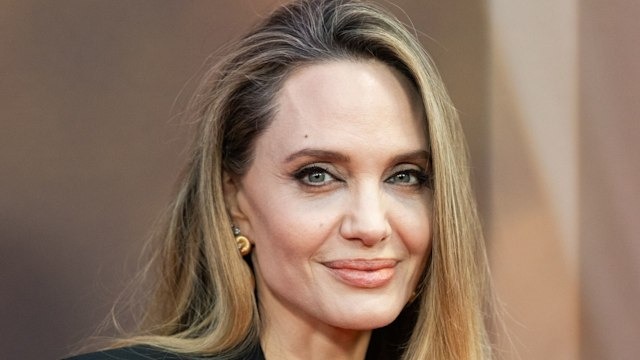 SB. Angelina Jolie, 49, Is Showing Off Her New Boyfriend… And You Better Sit Down, Because You Might Recognize Him.