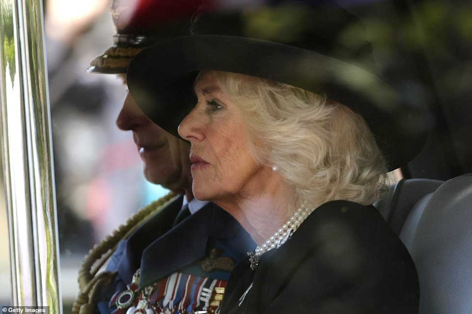 RF. Queen Camilla chokes up as she announces that the palace will soon hold a fun3ral