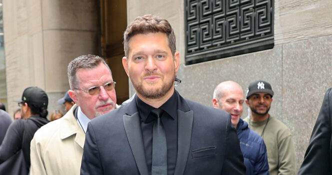 SB. Michael Bublé gets choked up as son accompanies him on piano