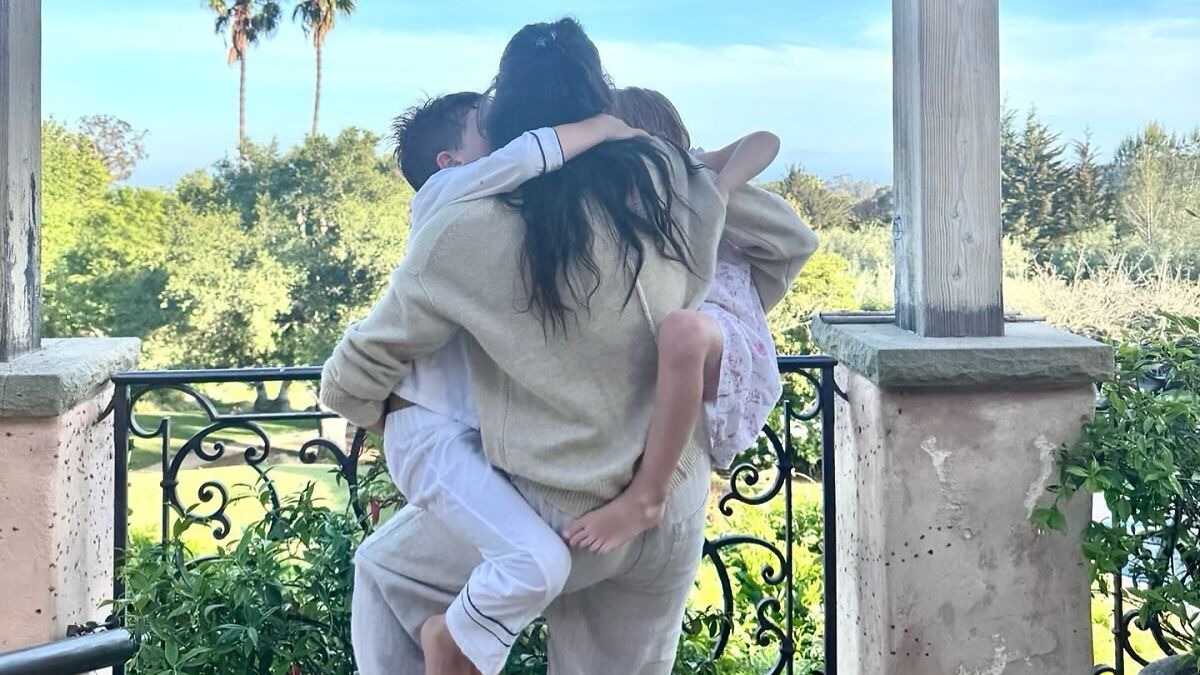RF. Meghan Markle shares photo of her and kids after brutal SNL roast