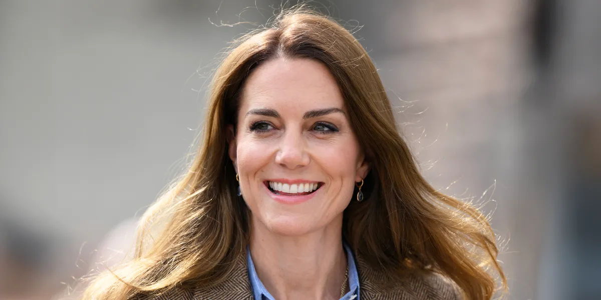 RF. Princess Catherine Steps Out in an Olive Pantsuit for an Event, Sparking Fan Discussion – Photos