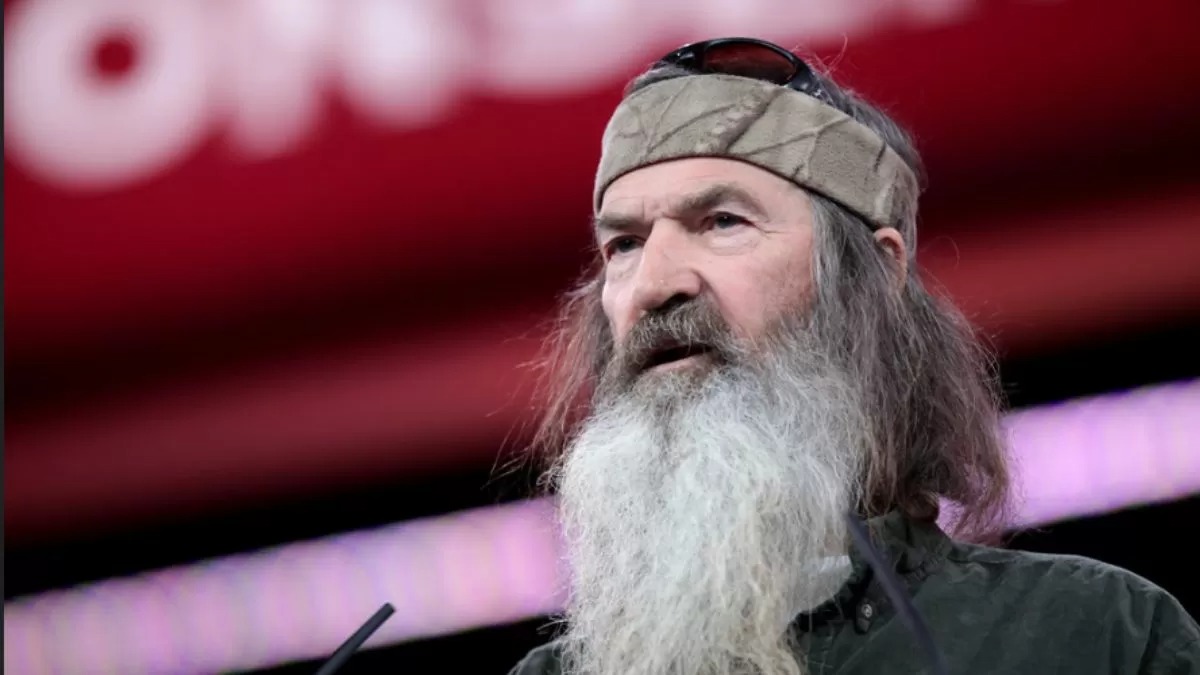 HT15. ‘Duck Dynasty’ Patriarch Phil Robertson Dies At 79 After Battle With Alzheimer’s