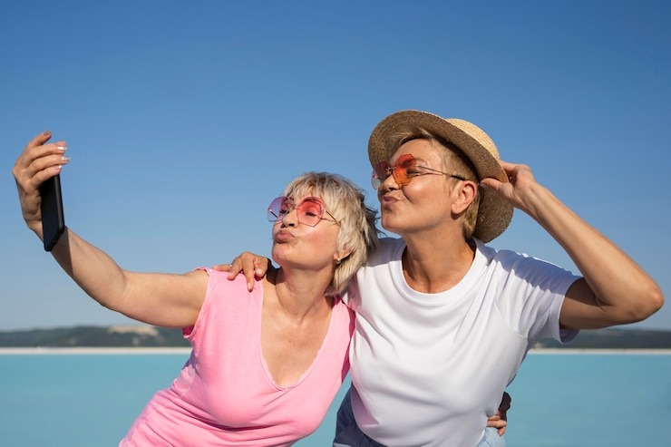 HT1. AM I WRONG FOR BEING UPSET THAT MY 71-YEAR-OLD MOM SPENT HER MONEY ON TRAVELING INSTEAD OF HELPING ME WITH MY BILLS?