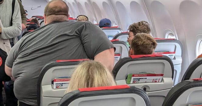 SB. Photo of passenger on flight goes viral – and everyone’s saying the same thing