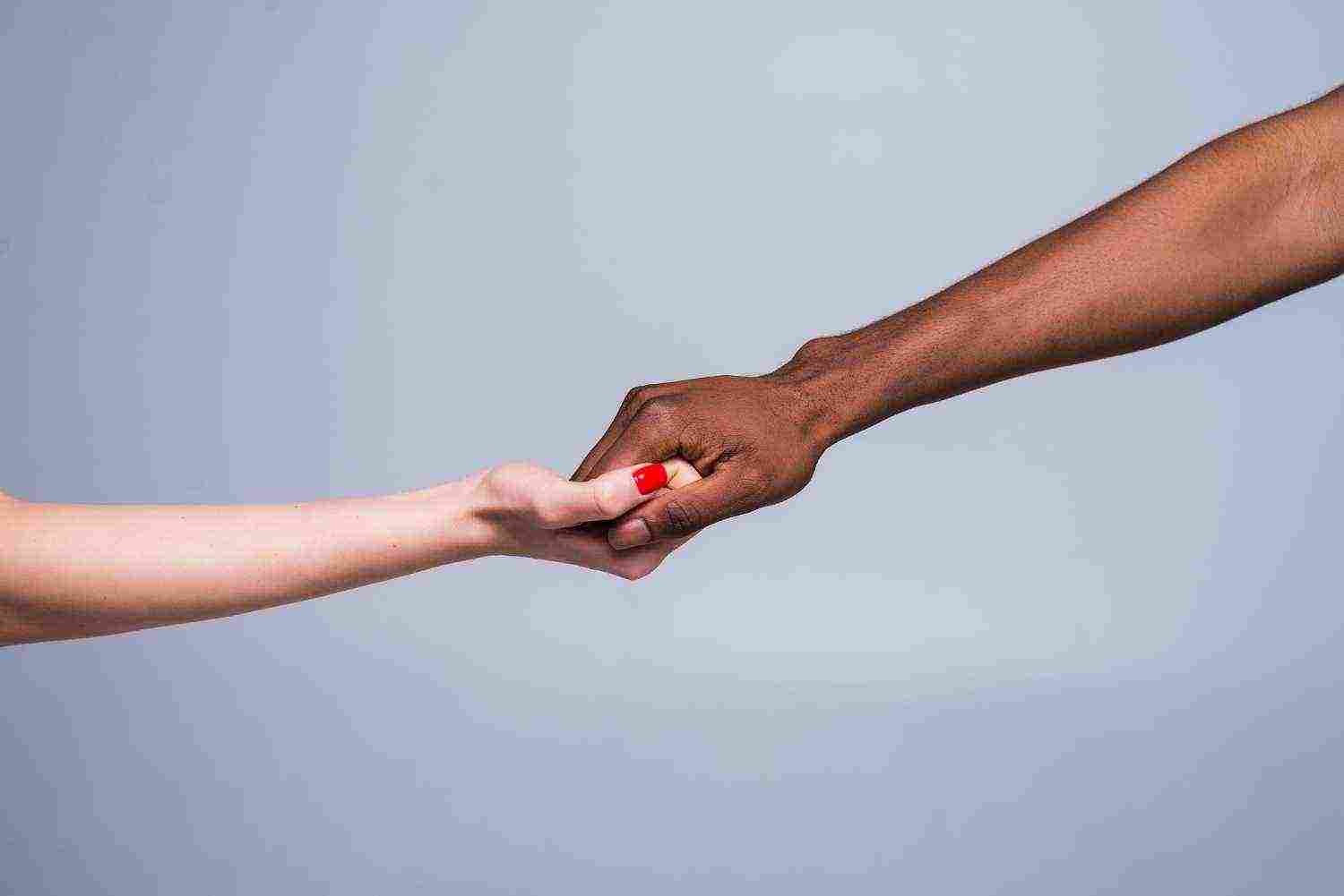 HT7. What Does It Mean When a Man Scratches a Woman’s Palm?