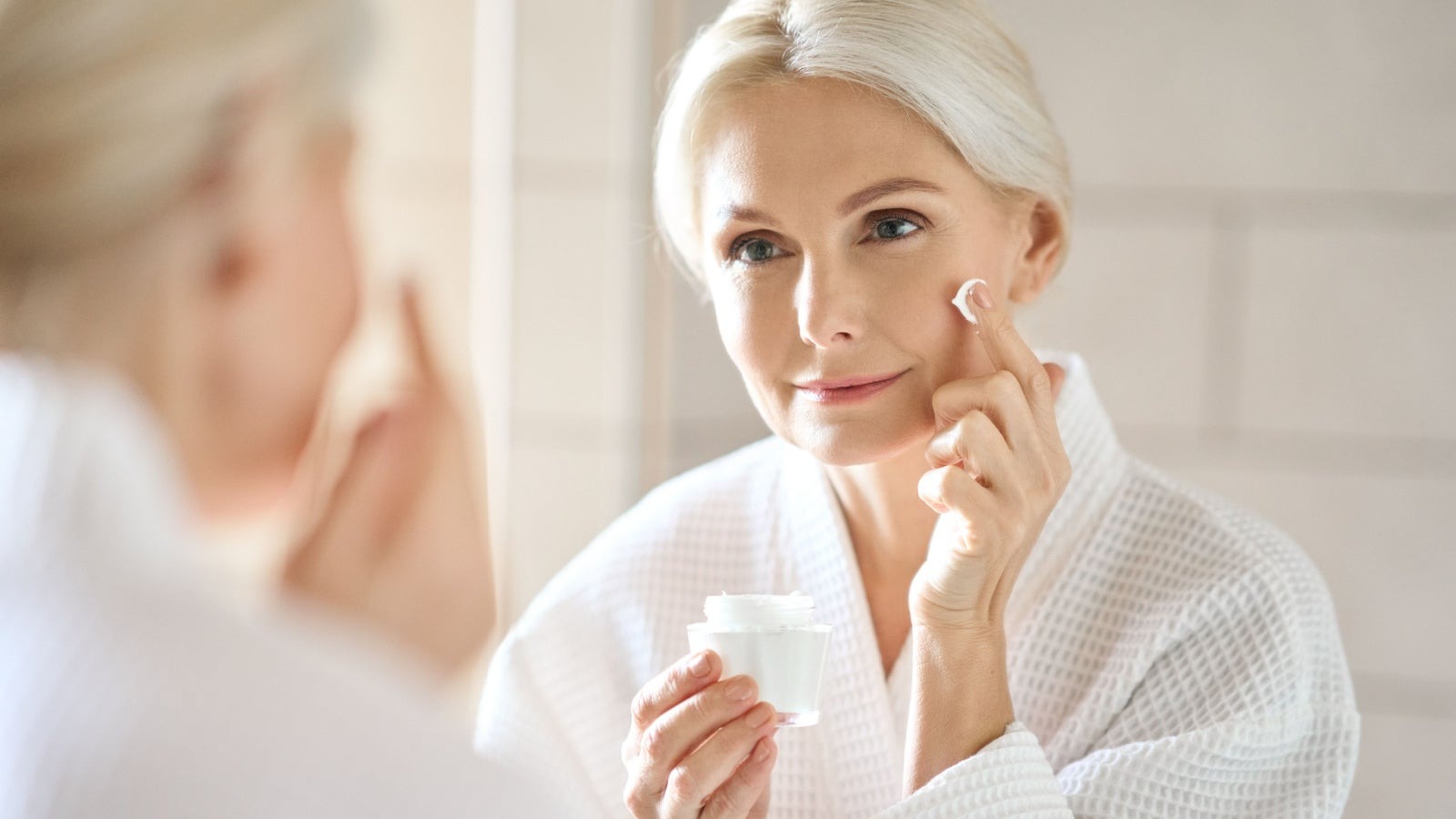 ST10. Redefining Beauty: Confidence and Elegance at Any Age