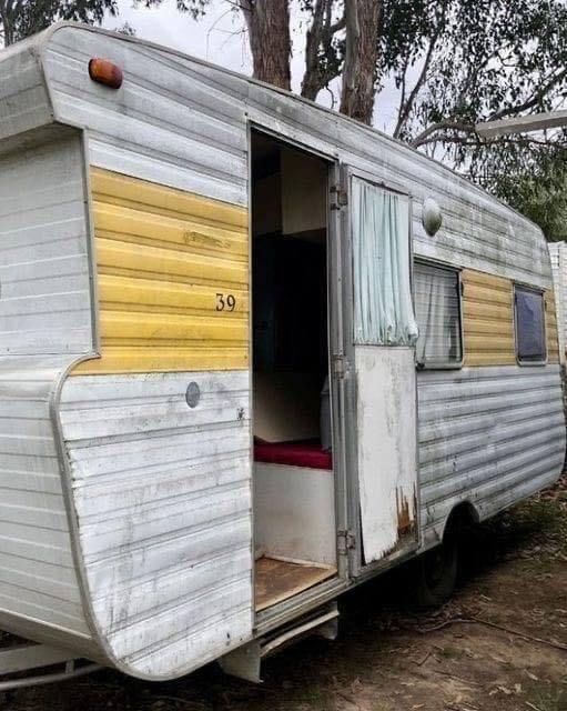 HT15. Good People Gave a Homeless Woman an Old Trailer, The Woman Turned It Into a Cozy House In The Middle Of The Forest!