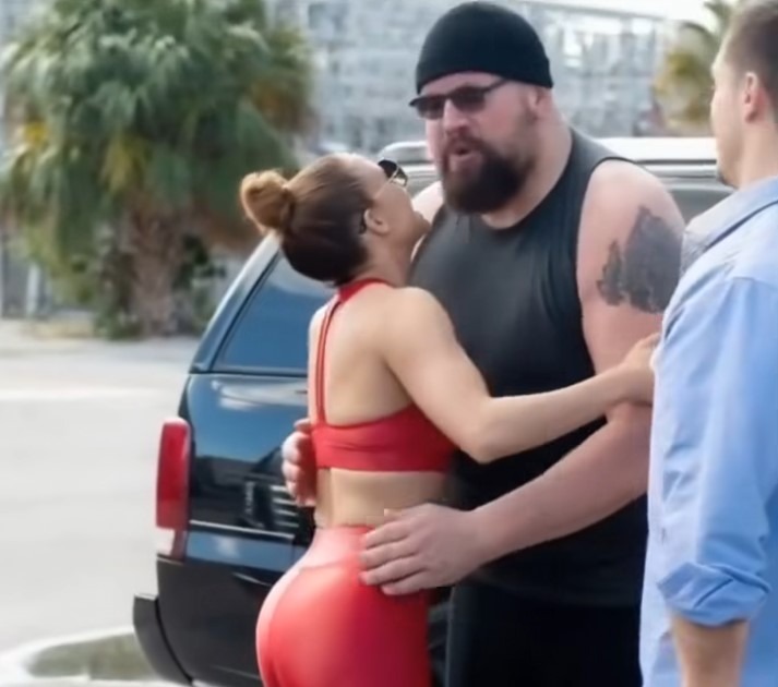 HT16. Jennifer Lopez, 56, is showing off her new boyfriend… and you better sit down, because you might recognize him!