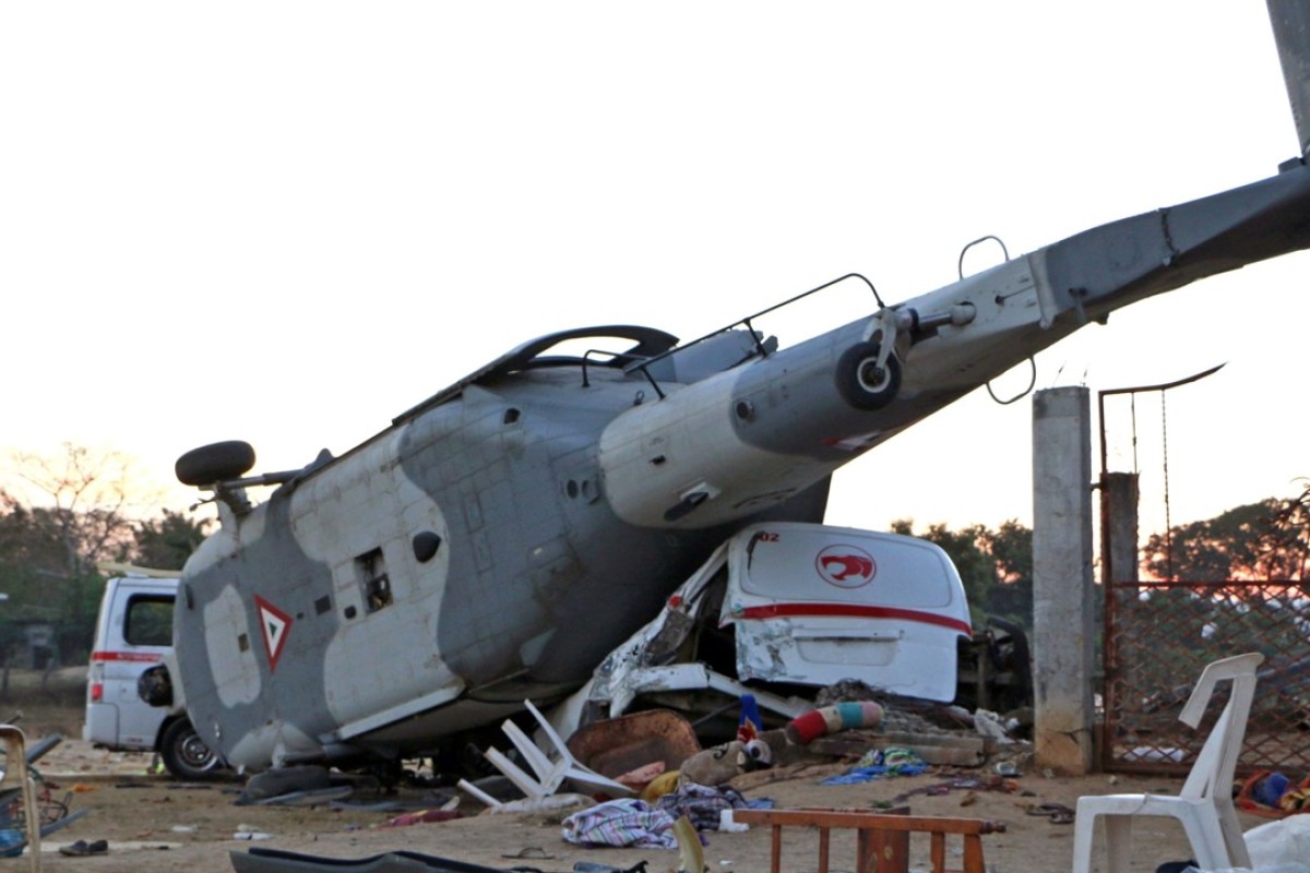 HT10. Military Helicopter Crashes in Mexico… See more