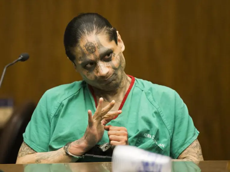 HT16. Mother Sh00ts Daughter’s Rap!st in Courtroom in Sh0cking Turn of Events…