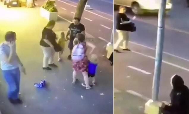 HT15. Video Woman randomly stabs three-year-old boy in the face…