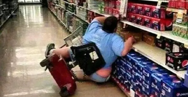 HT7. People laughed at her after someone snapped a photo of her as she fell inside the grocery store