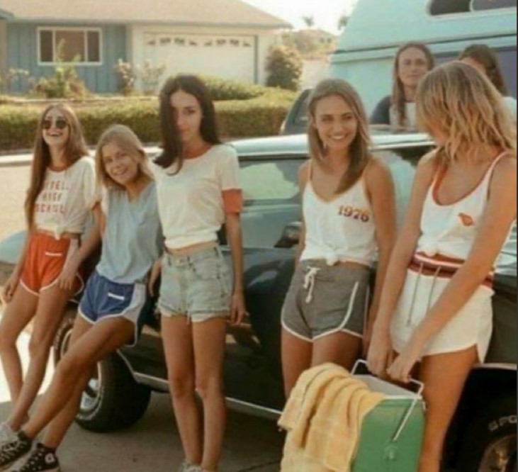 HT10. How BFF Relationships Have Changed From the ’90s to Today