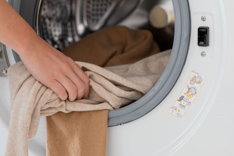 HT6. When Washing Clothes, Don’t Just Add Detergent — Try This Simple Trick to Keep Clothes Looking Like New