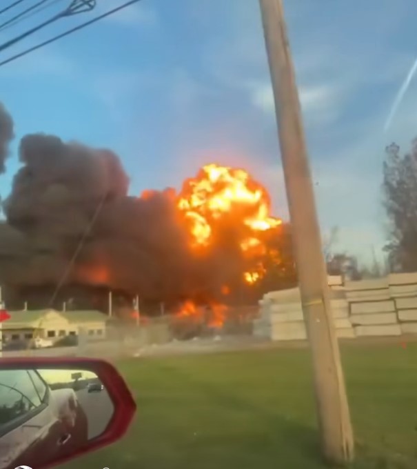 HT14. A UPS plane crashes near Louisville — police say multiple people are injured Check the first comment