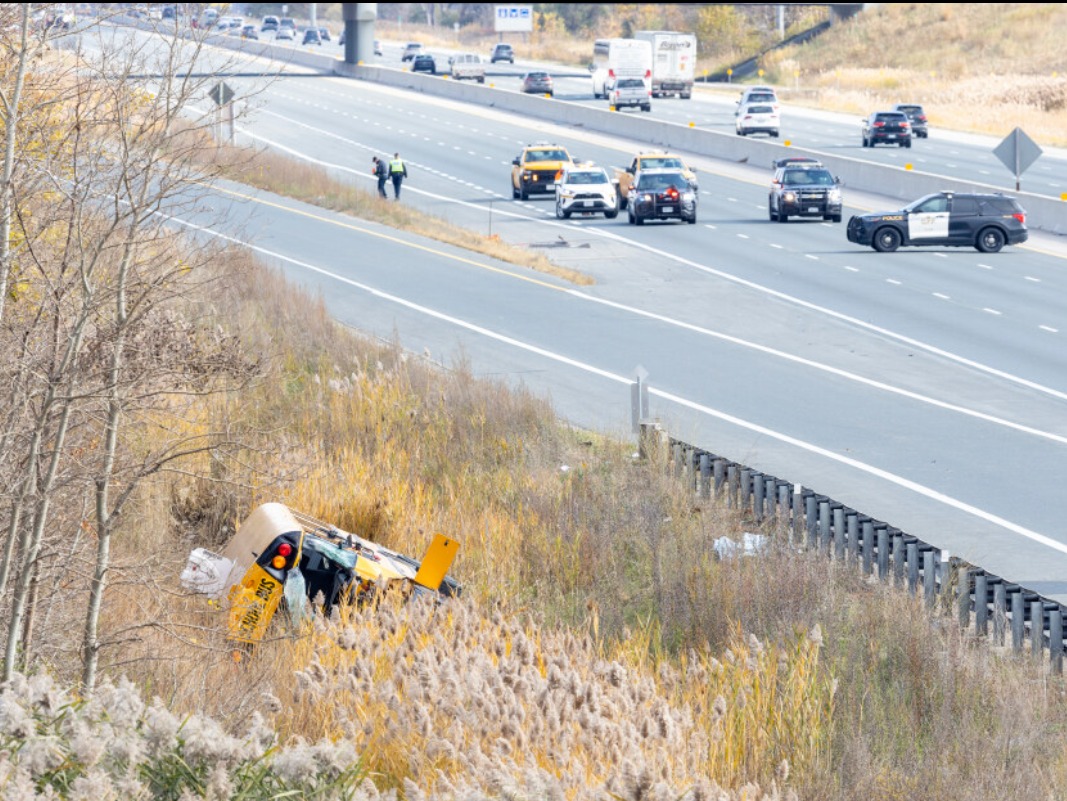HT6. A school bus carrying 32 children crashed off Highway 401 in!