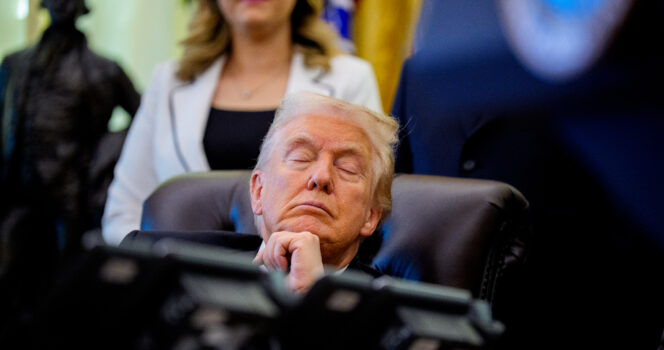 HT7. Trump m0cked as ‘Dozy Don’ after photo – White House issues scathing response