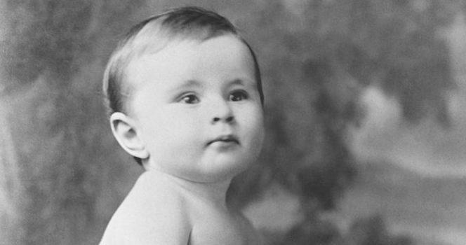 HT10. Behind the glitter: The dark childhood of a Hollywood icon