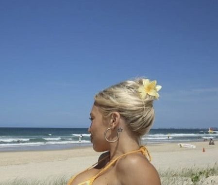 HT7. A mom’s bikini on the beach is causing outrage, try not gasp when you see it