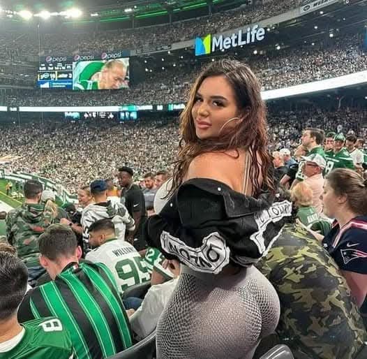 HT14. My Husband Saw This Photo and Immediately Wanted a Divorce