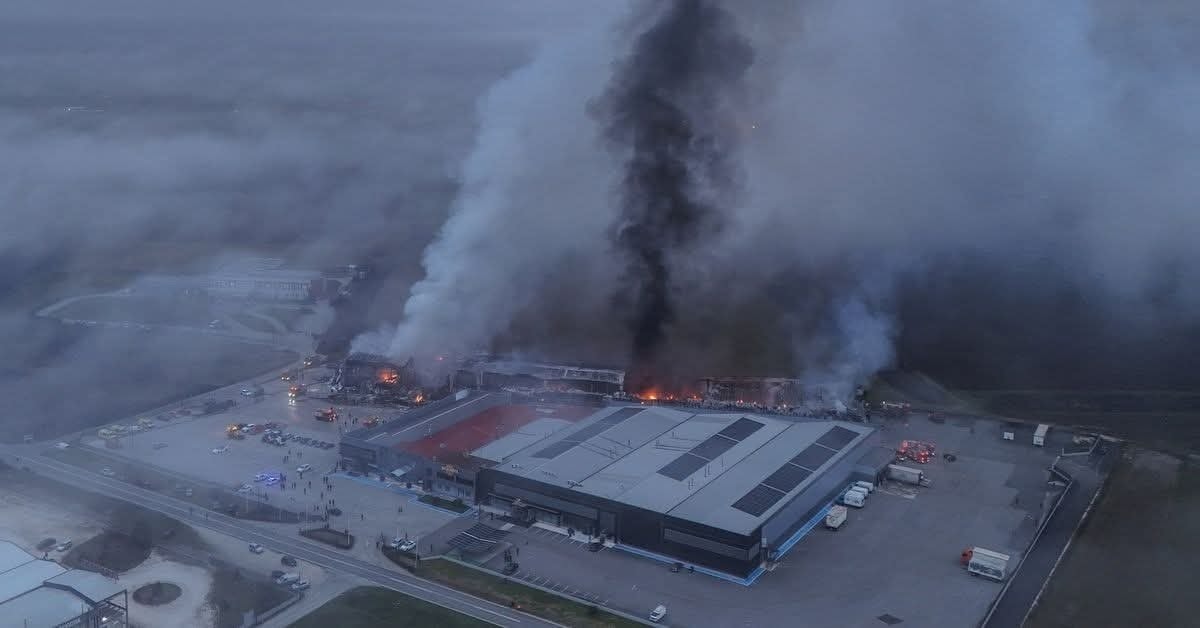 HT7. A few hours ago a big fire broke out in M… See more