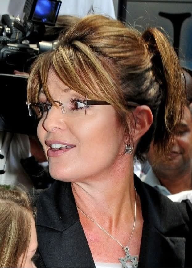 HT6. Sarah Palin In G-Strlng Photos Leave Little To Imagination..Take a look! Check the Comments!