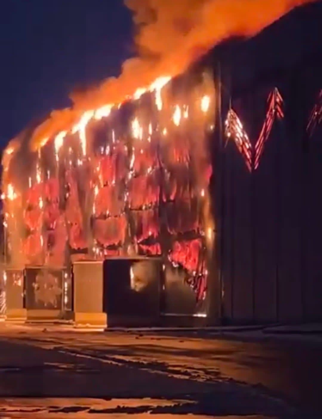 HT6. BREAKING: At least 300 homes estimated damaged or destroyed after large fire…