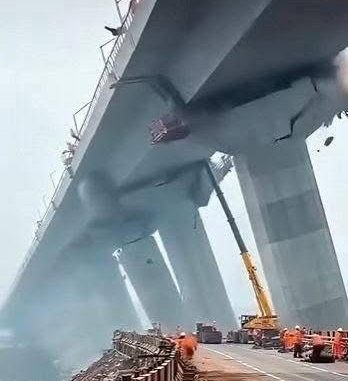 HT6. BREAKING NEWS Alert: Powerful 7.7 magnitude earthquake