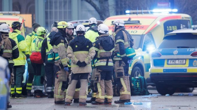 HT14. BREAKING: At least 4 dead, 10 injured after mass shooting at child…see more