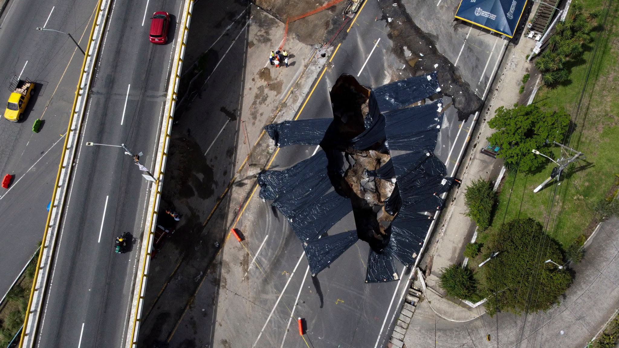 HT6. Massive Sinkhole Swallows Part of Major Road, Leaving Drivers Stunned