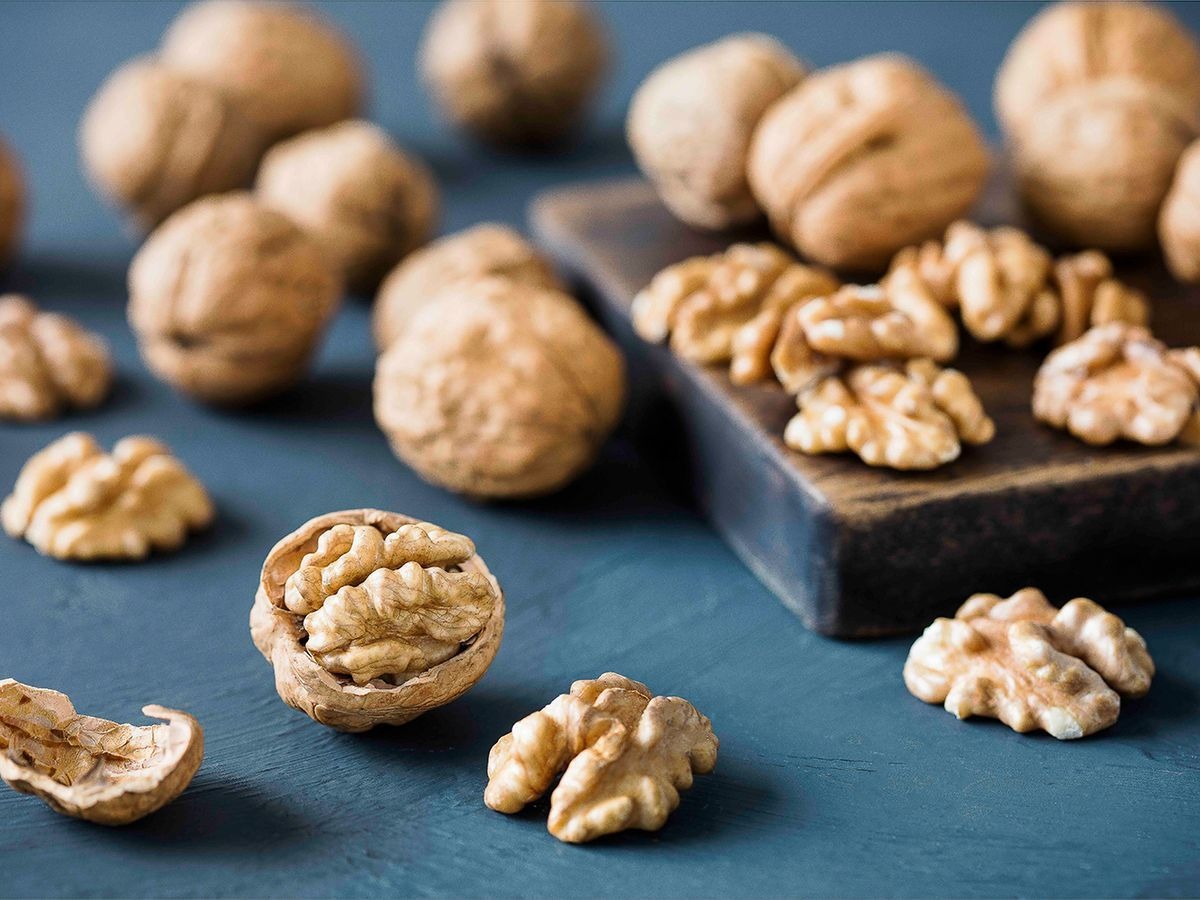 HT3. Doctors reveal that eating walnuts causes