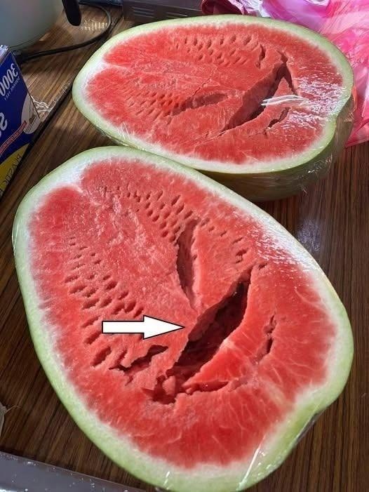 HT3. You Cut Open a Watermelon and Saw Cracks? Stop Eating It Immediately! Here’s What It Really Means