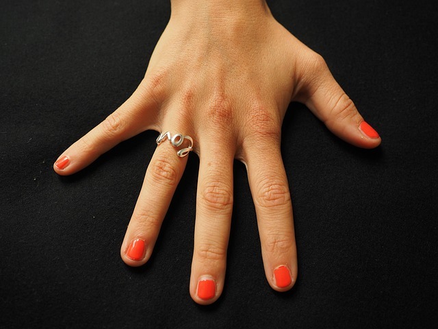 HT1. Doctor Fingernails That May Predict Your Life Expectancy