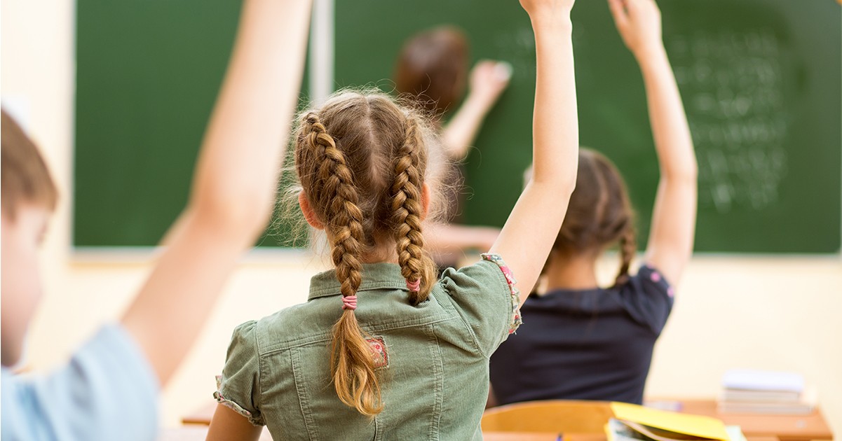 HT4. Retired teacher’s honest words to parents go viral