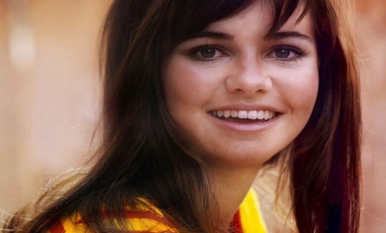 HT2. Sally Field, Now 76 Years Old, Has Never Had Plastic Surgery Despite Facing Ageism In Hollywood