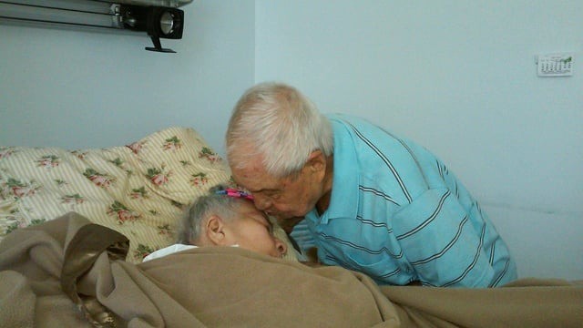 HT4. Doctor discusses the dangers of kissing someone who passed away and the health risks it can create