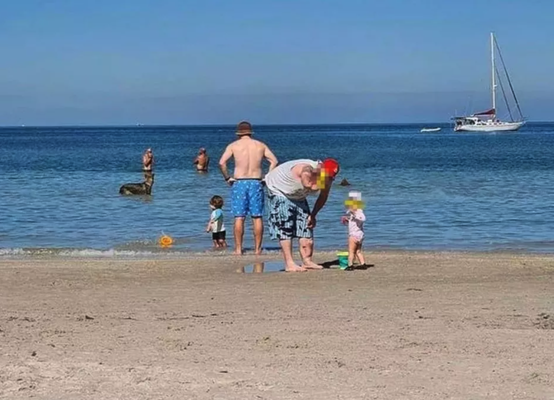 HT2. Beach family photo goes viral after viewers spot terrifying detail
