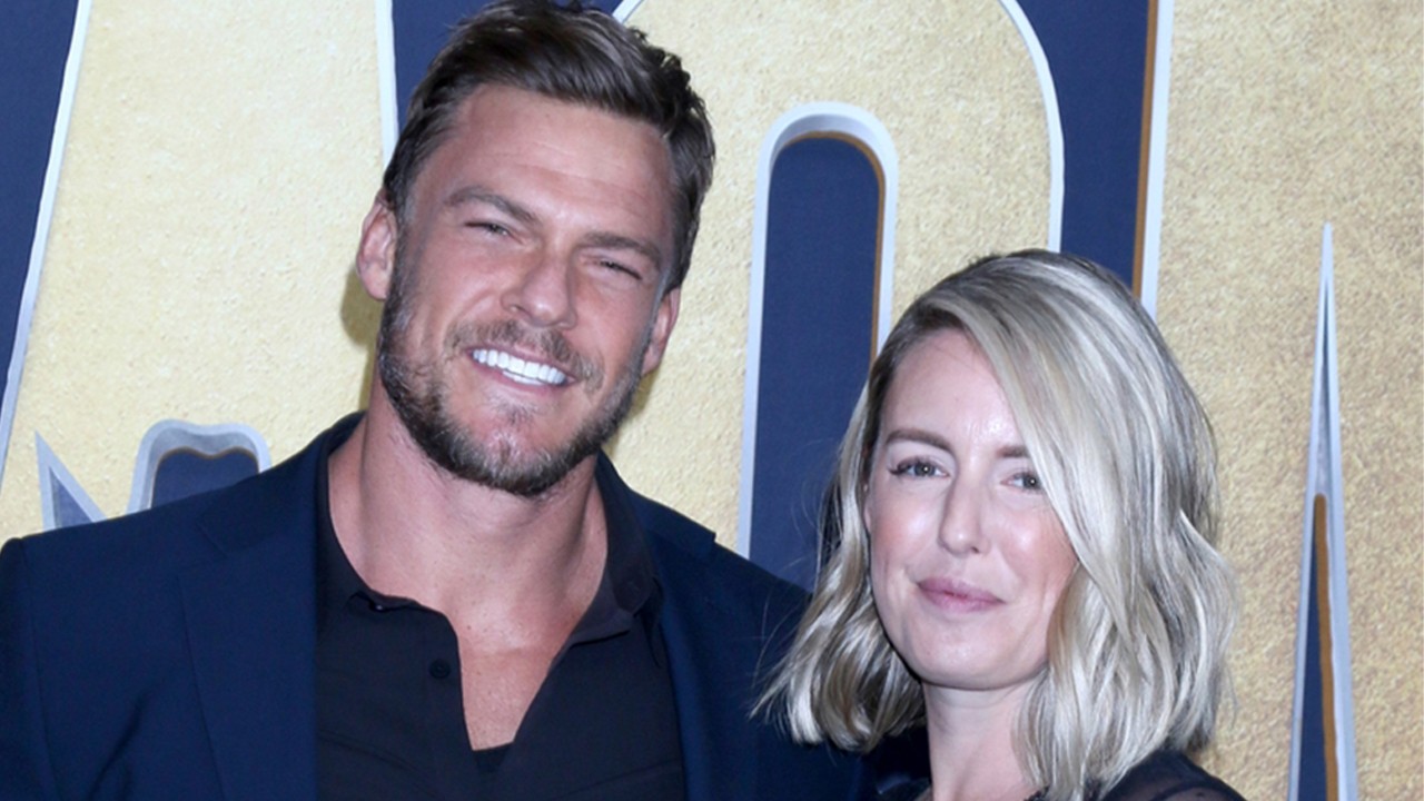 HT2. Alan Ritchson announces end of 20 year marriage