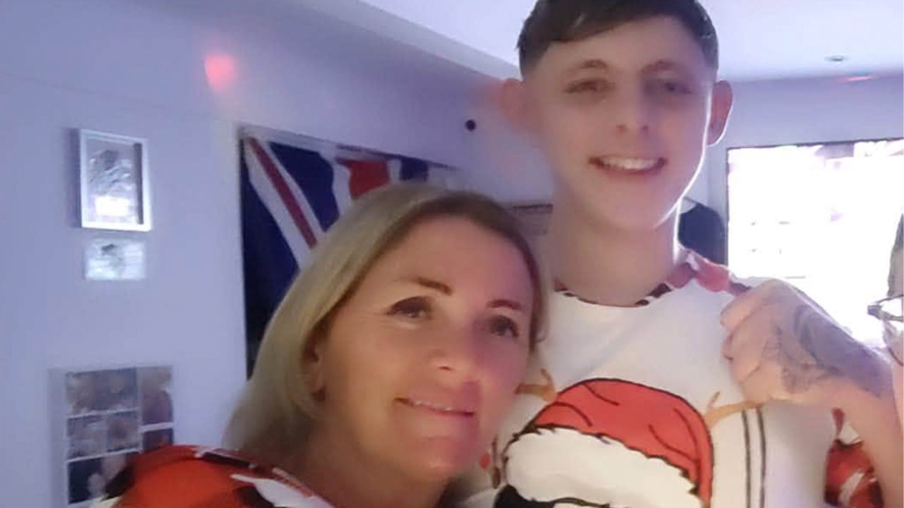 HT1. Ryanair tells mom her 18-year-old son ‘died 24 hours too soon’ to get a refund for canceled trip