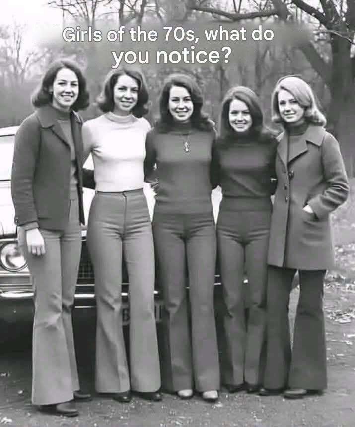 HT3. Girls in the 1970s: What Detail Do You Notice First in This Vintage Photo?