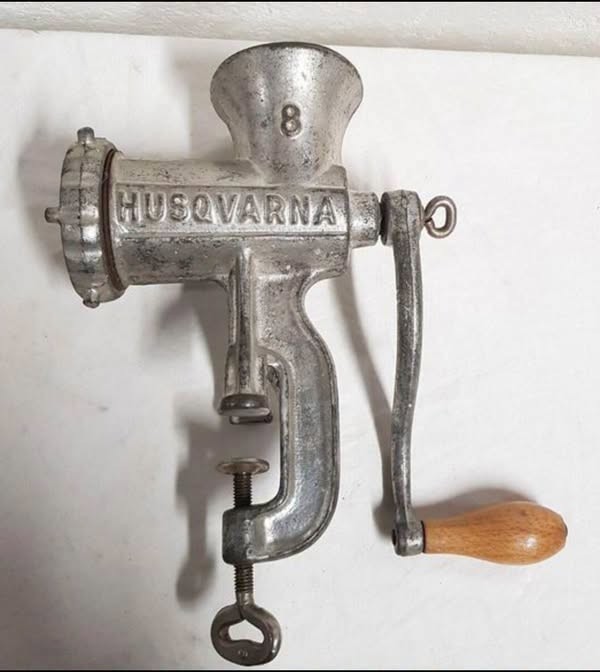 HT2. People on the internet banded together to figure out what this device actually was