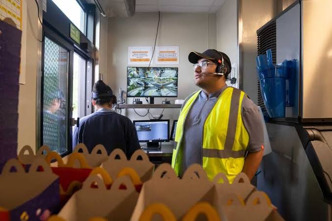 HT4. Breaking news: Mc donalds worker …
