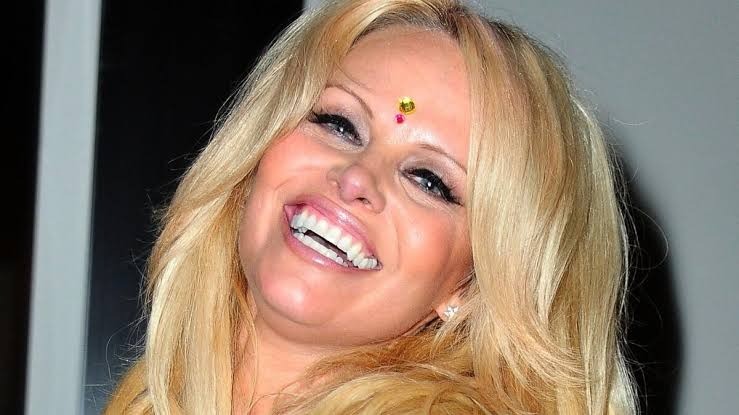 ST3. Pamela Anderson Was Once Told Hepatitis C Could Shorten Her Life — Years Later, Medicine Gave Her a Different Future