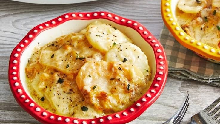 HT3. Slow Cooker Potato and Onion Bake Recipe for a Delicious Dinner in Just 4 Steps