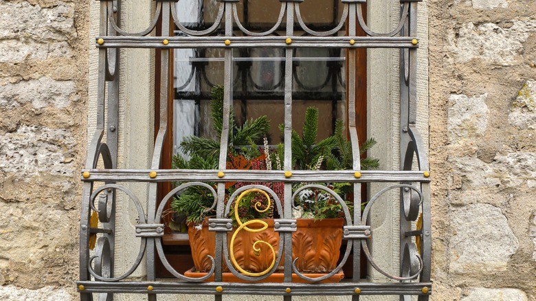 HT2. The Art of Curved Window Grills