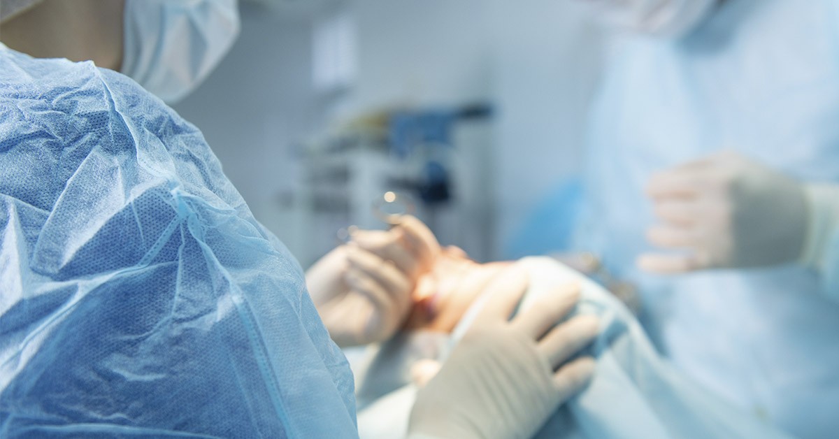 HT1. 70-Year-Old’s Stunning Facelift Has Internet in Awe — Surgeon Dubbed ‘Miracle Worker’