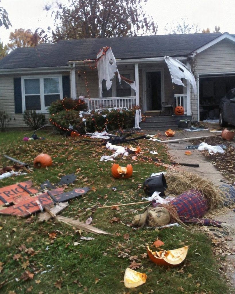 HT4. A Womans Neighbor Destroyed All Her Halloween Decorations Because They Ruined Her View Five Minutes Later the Neighbor Was Screaming What Have You Done