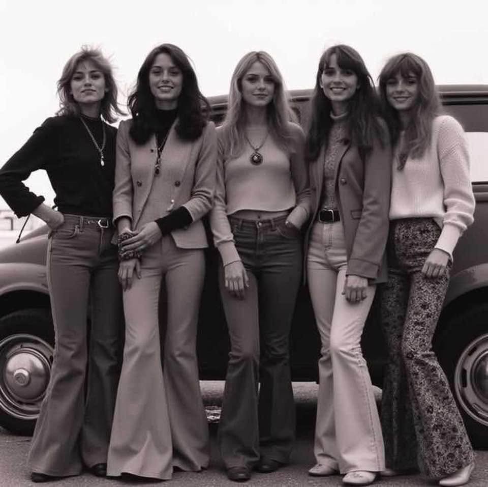 HT4. Girls in the 1970s: What Detail Do You Notice First in This Vintage Photo?