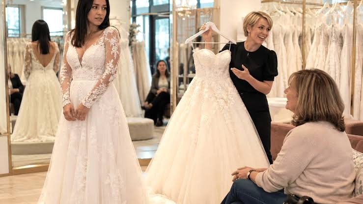HT1. Torn Wedding Dress: 32 Buttons and a Shocking Photo