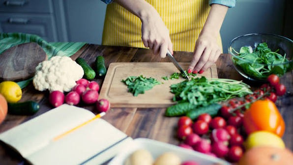 HT1. When fresh produce triggers acute kidney complications: the hidden safety risks of vegetables –